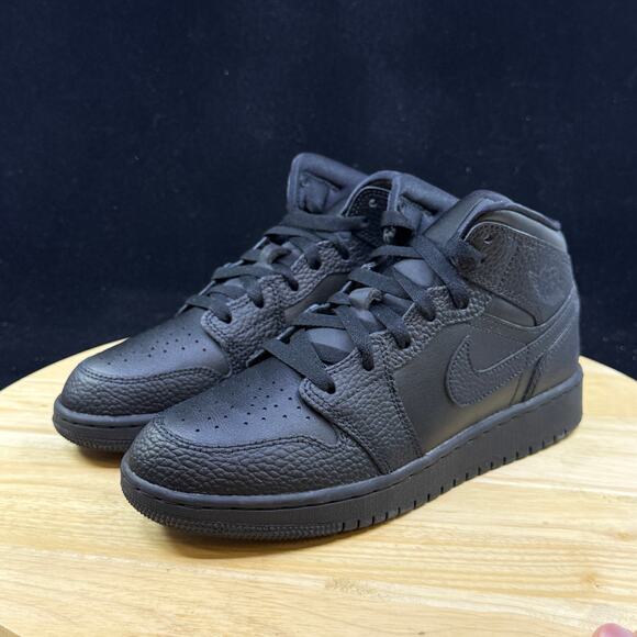 Nike Air Jordan 1 Mid Black GS 5.5Y / Wmns 7 554725-091 Brand New Sneakers - Picture 2 of 10